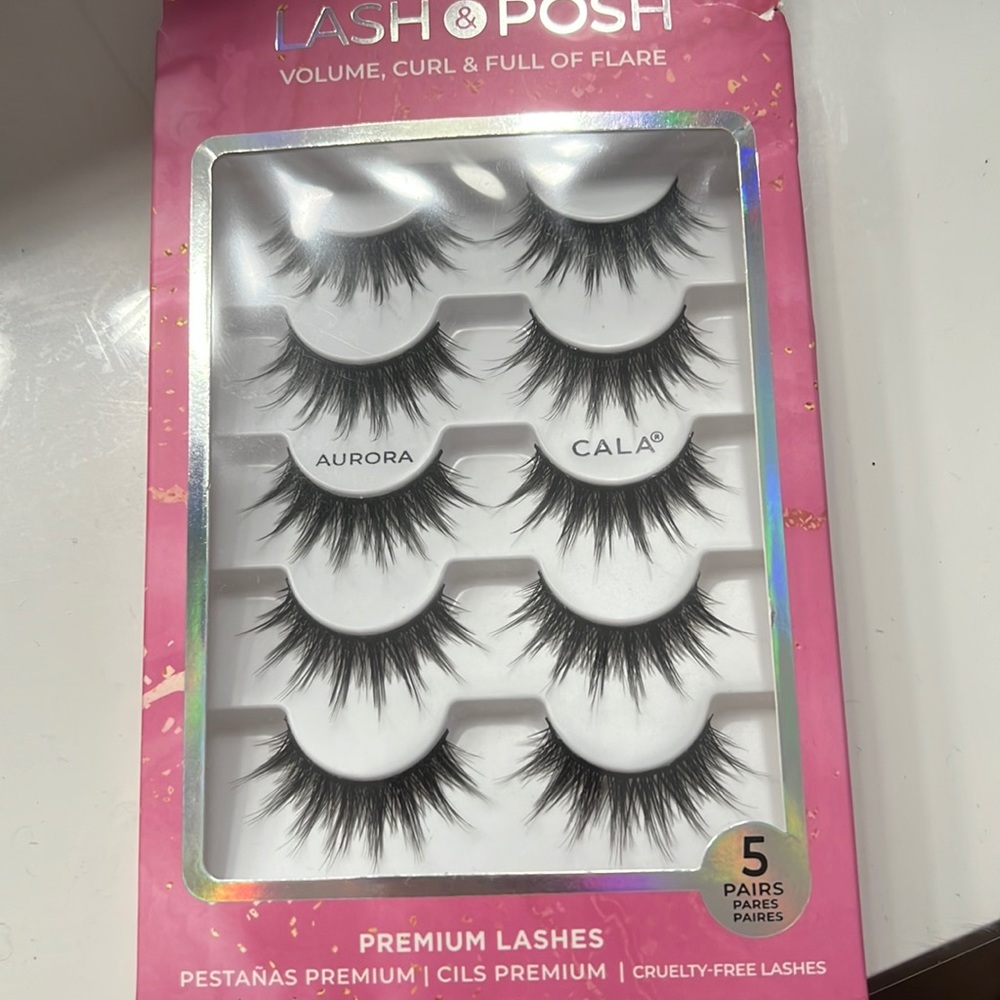 fake lashes